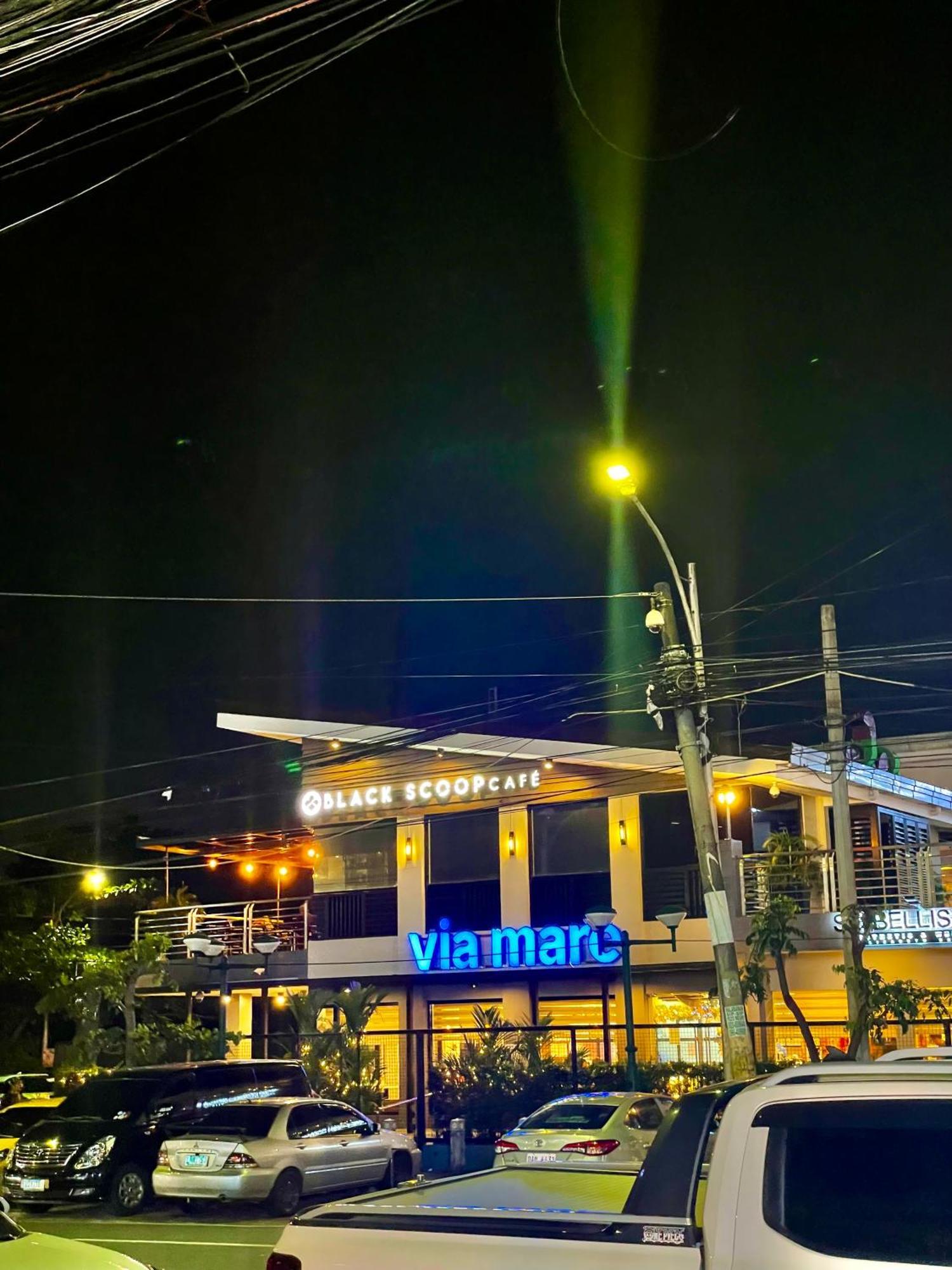 Victoria De Morato *