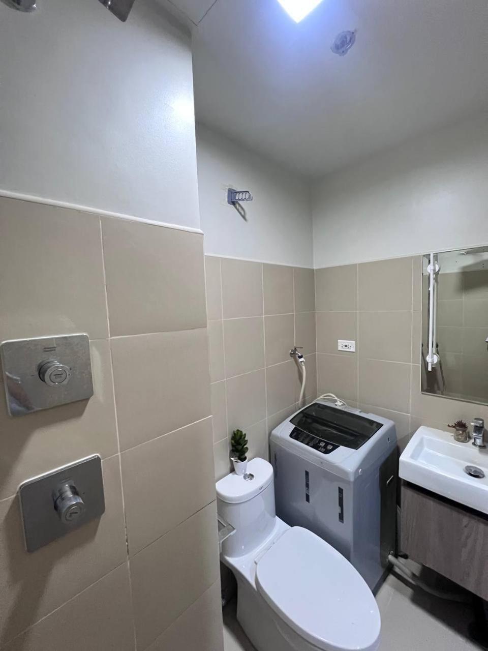 Unistay Shore 3 Tower 2 14 Flr W Bal *