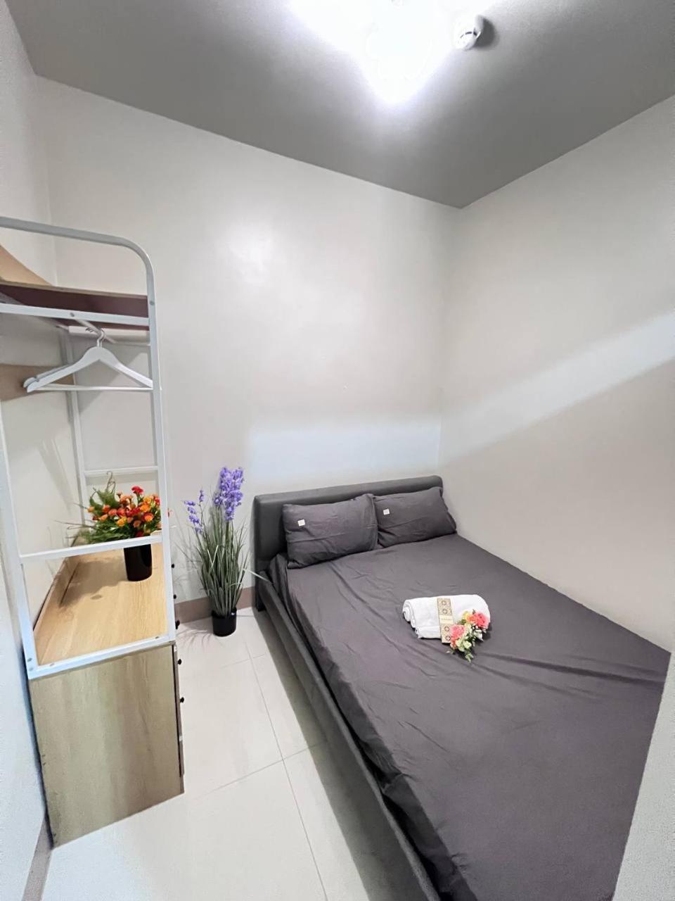 Unistay Shore 3 Tower 2 14 Flr W Bal * Manila
