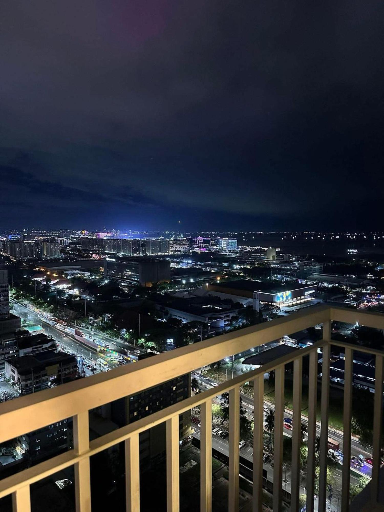 Moa Staycation Aparthotel Manila