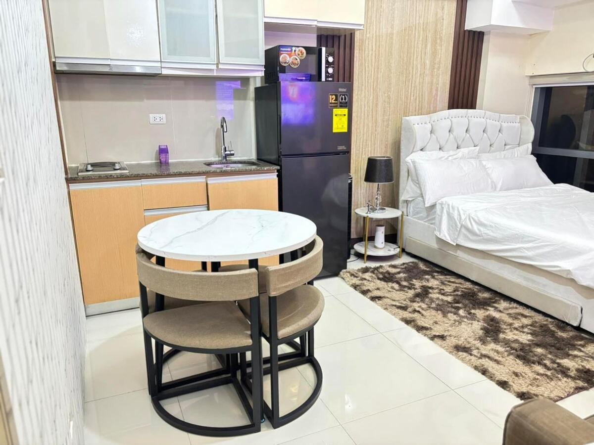 Apartment Cozy Near Bgc Super Fast Wi-fi