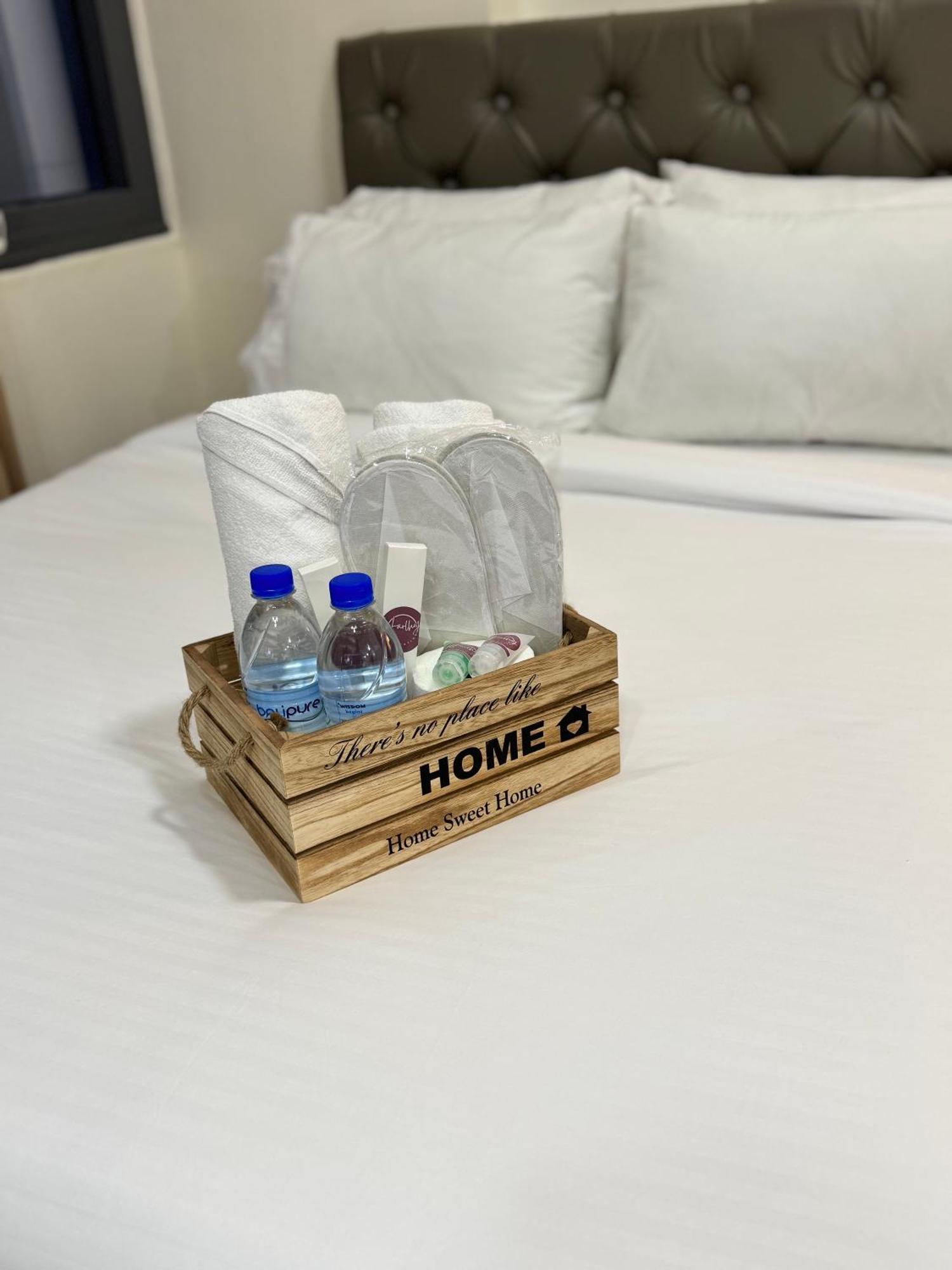 Aparthotel Holy Week Escape Near Naia T3 Pool Access