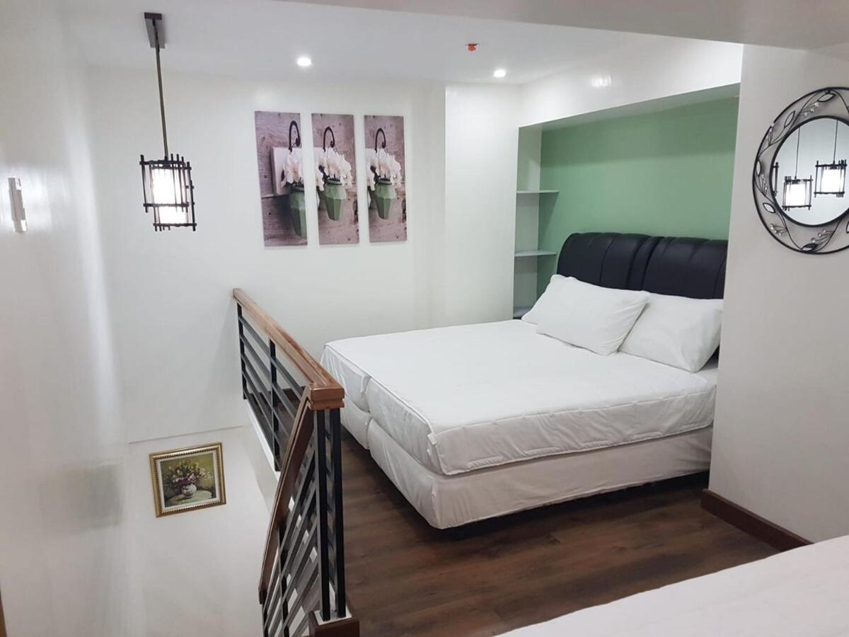 Loft-style Unit In Makati With Netflix Wifi *