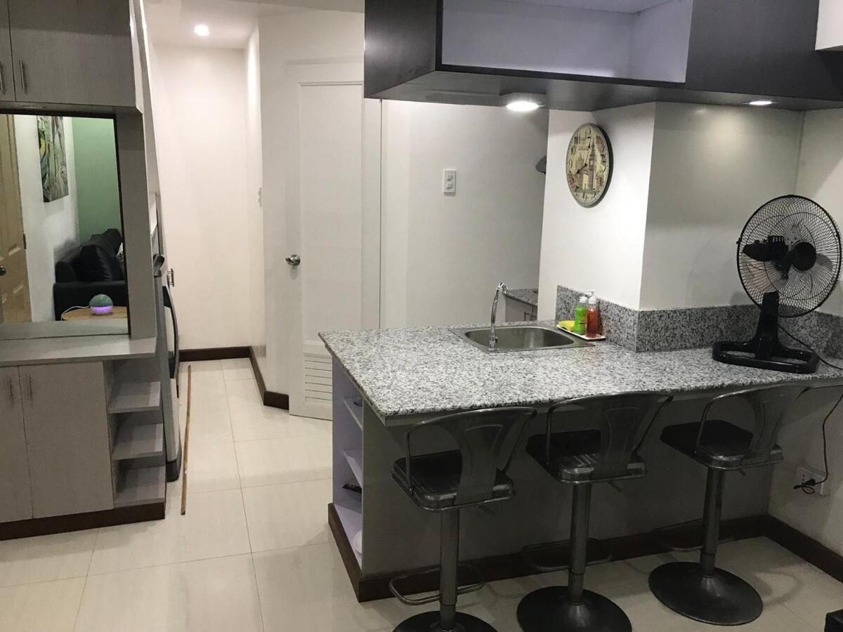 Loft-style Unit In Makati With Netflix Wifi *