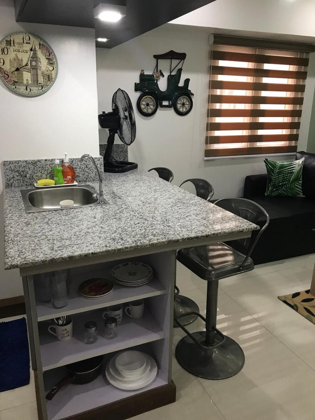 Loft-style Unit In Makati With Netflix Wifi * Manila