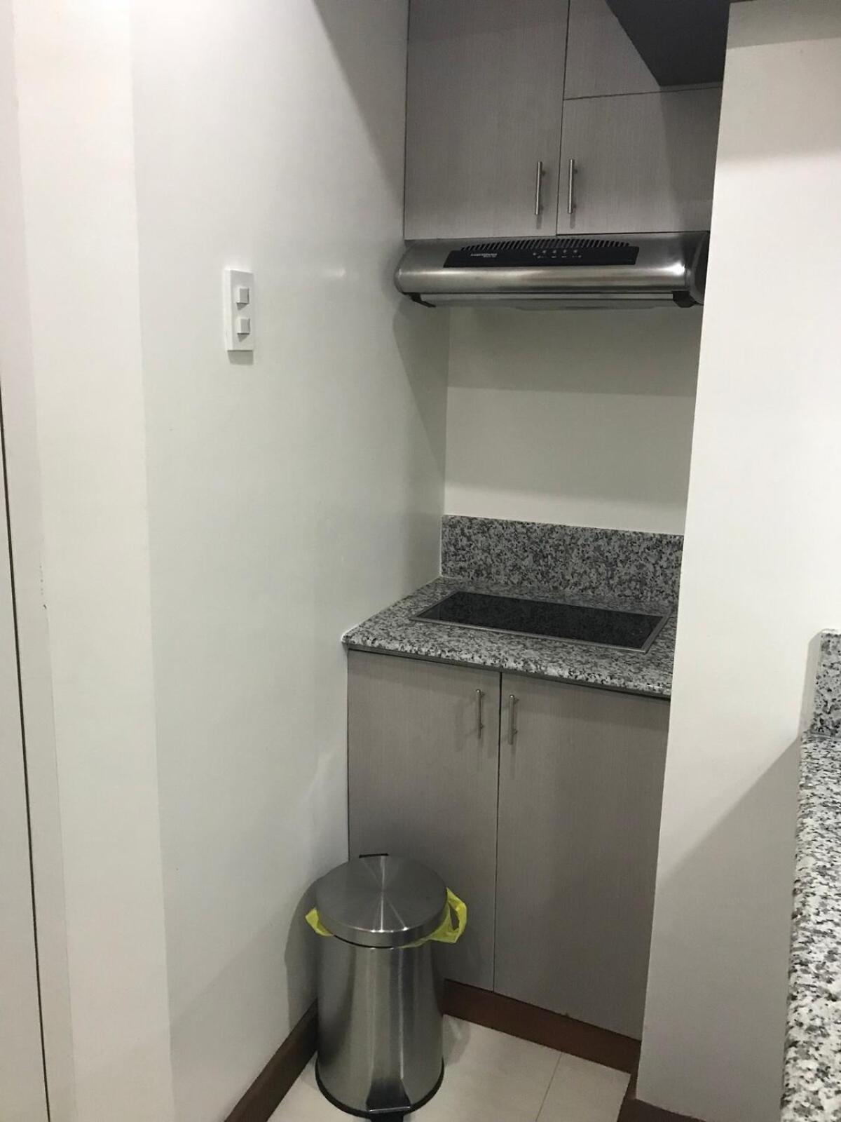 Loft-style Unit In Makati With Netflix Wifi
