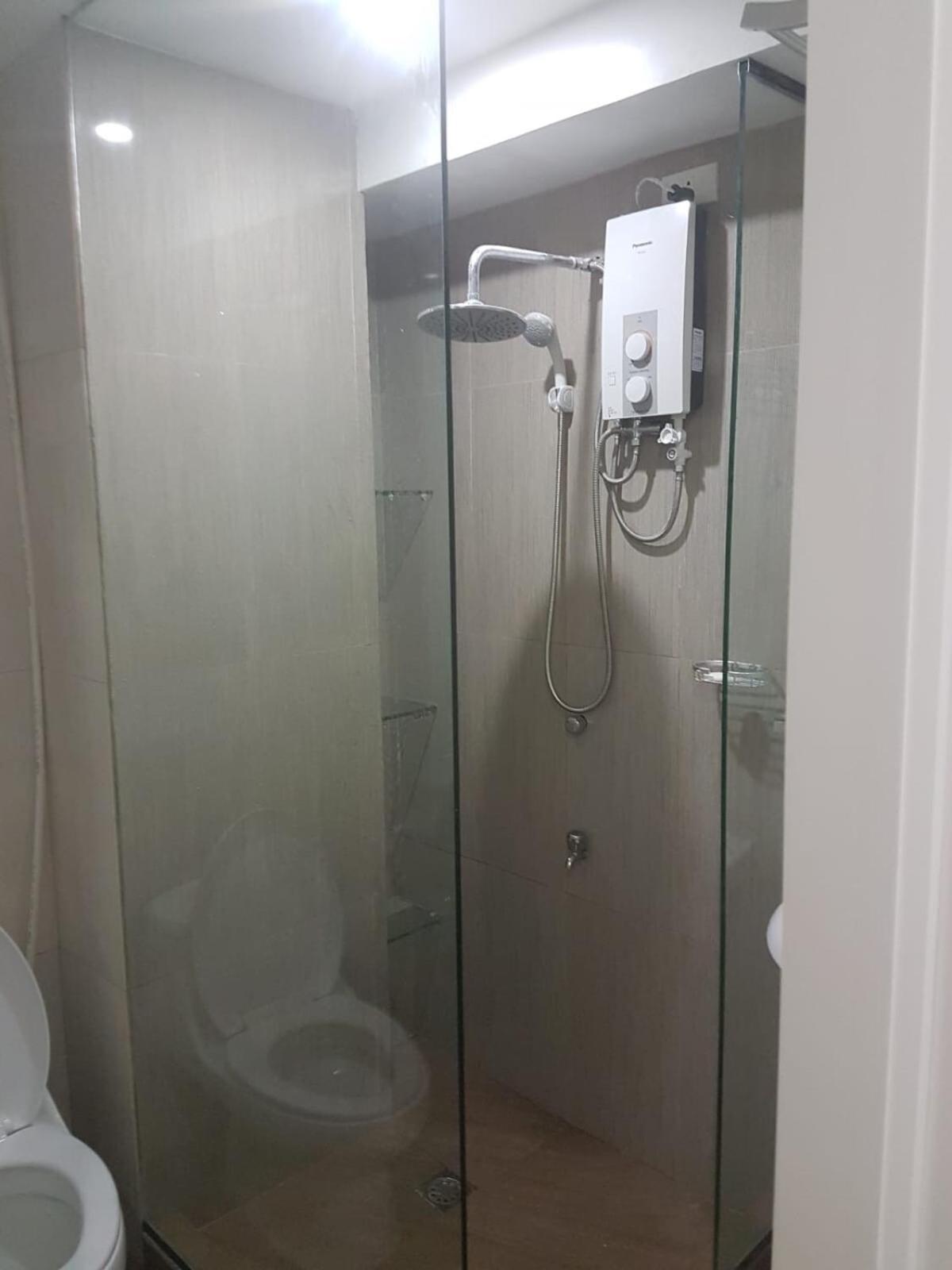 Loft-style Unit In Makati With Netflix Wifi