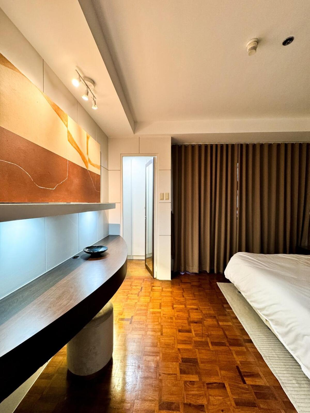 Intimate And Cozy One Bedroom Across Greenbelt Makati Apartment *