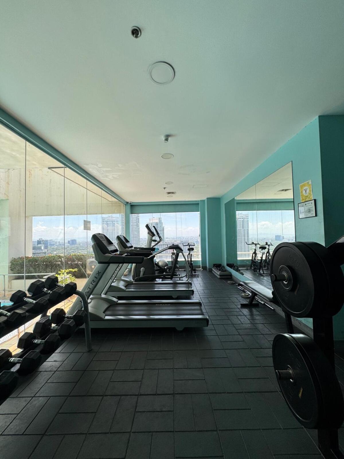Intimate And Cozy One Bedroom Across Greenbelt Makati Apartment *