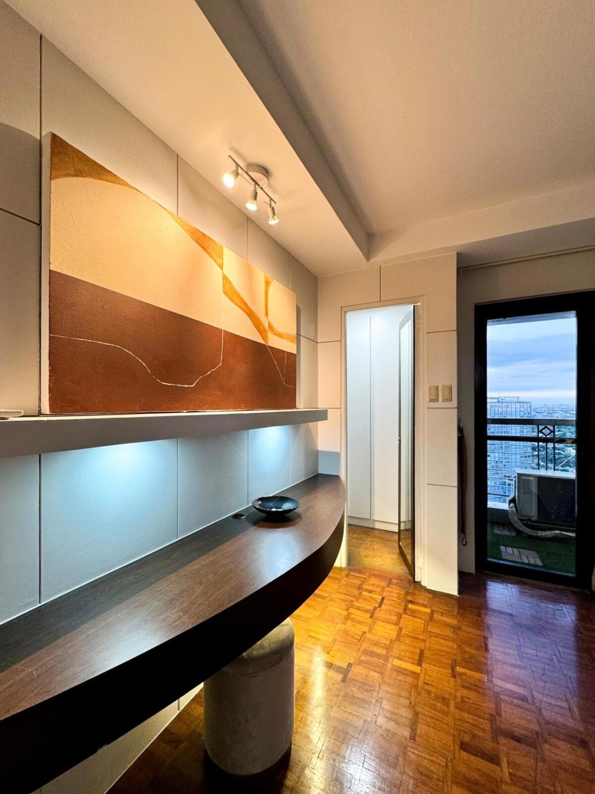 Intimate And Cozy One Bedroom Across Greenbelt Makati *