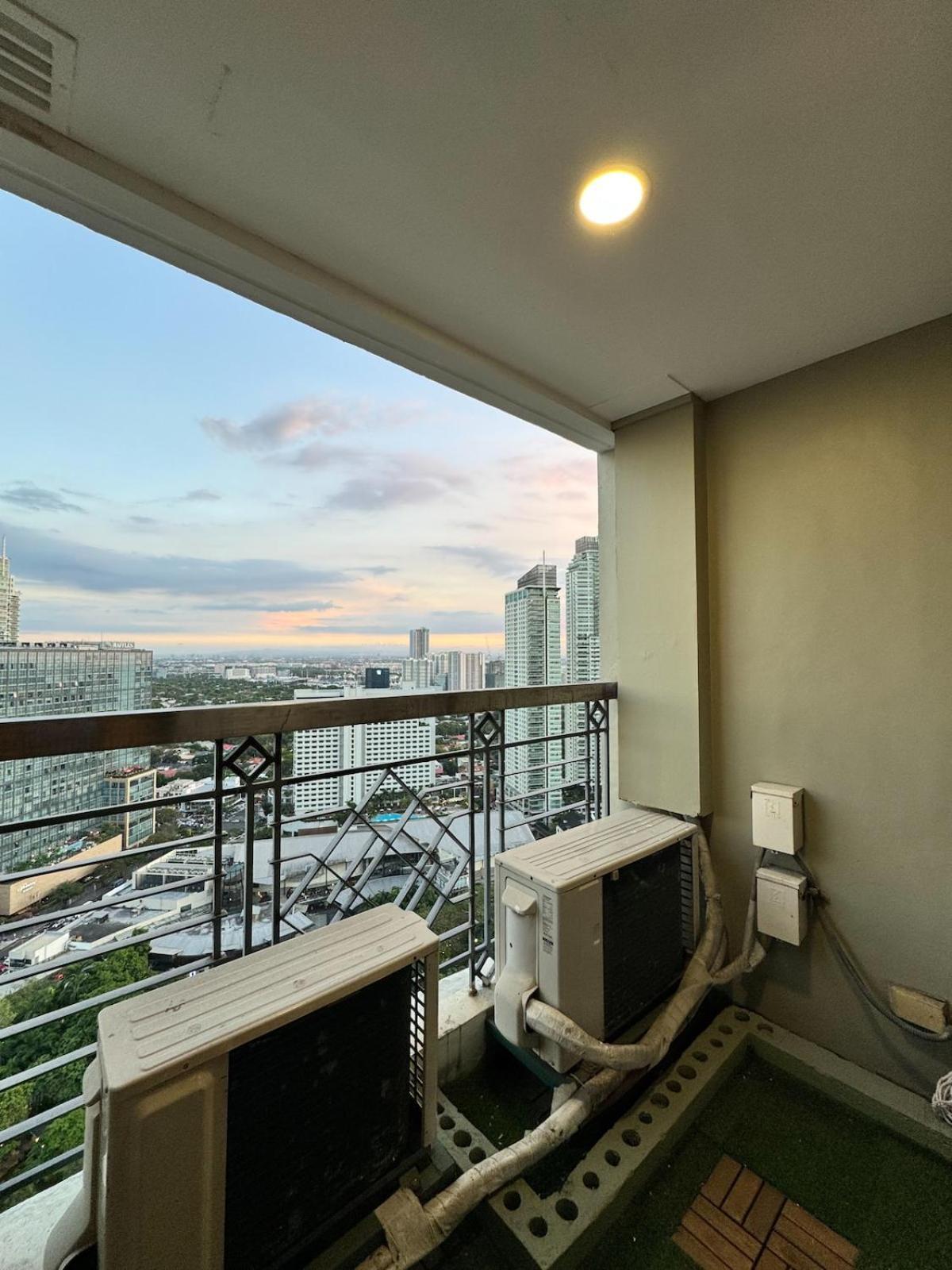 Intimate And Cozy One Bedroom Across Greenbelt Makati Apartment *