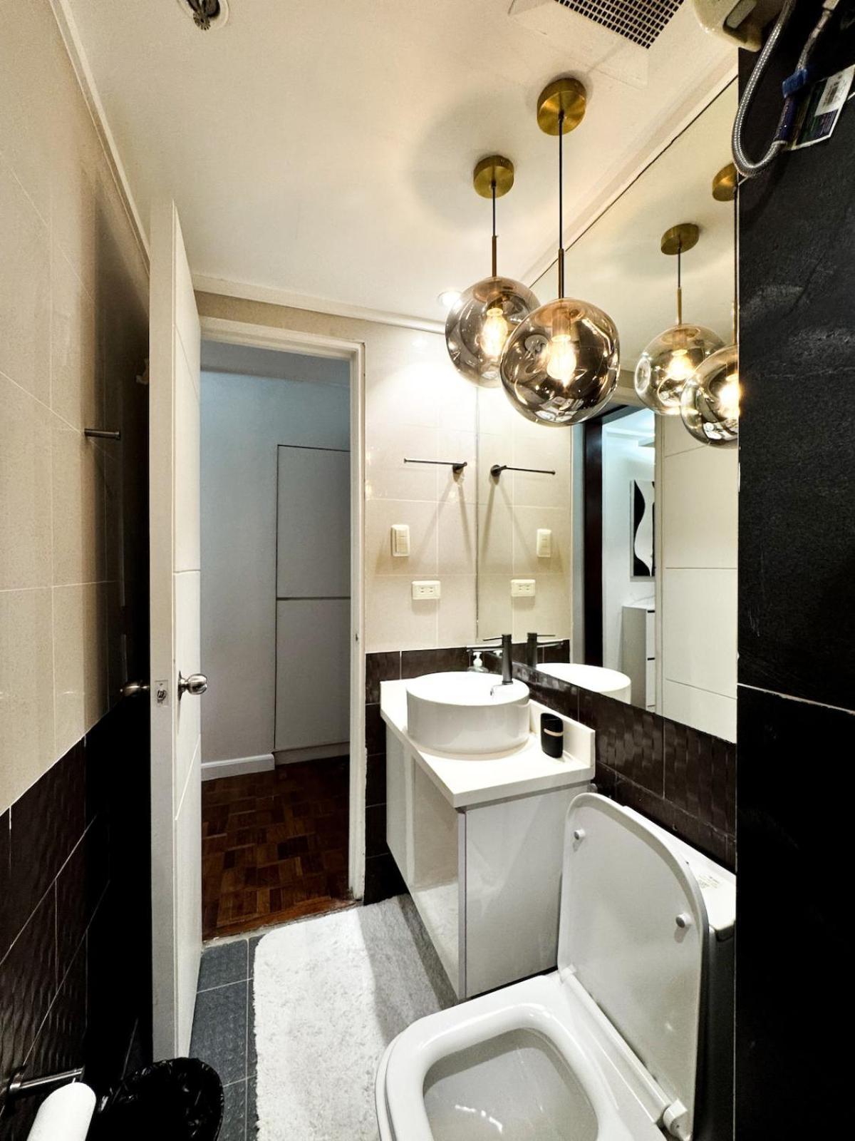 Intimate And Cozy One Bedroom Across Greenbelt Makati
