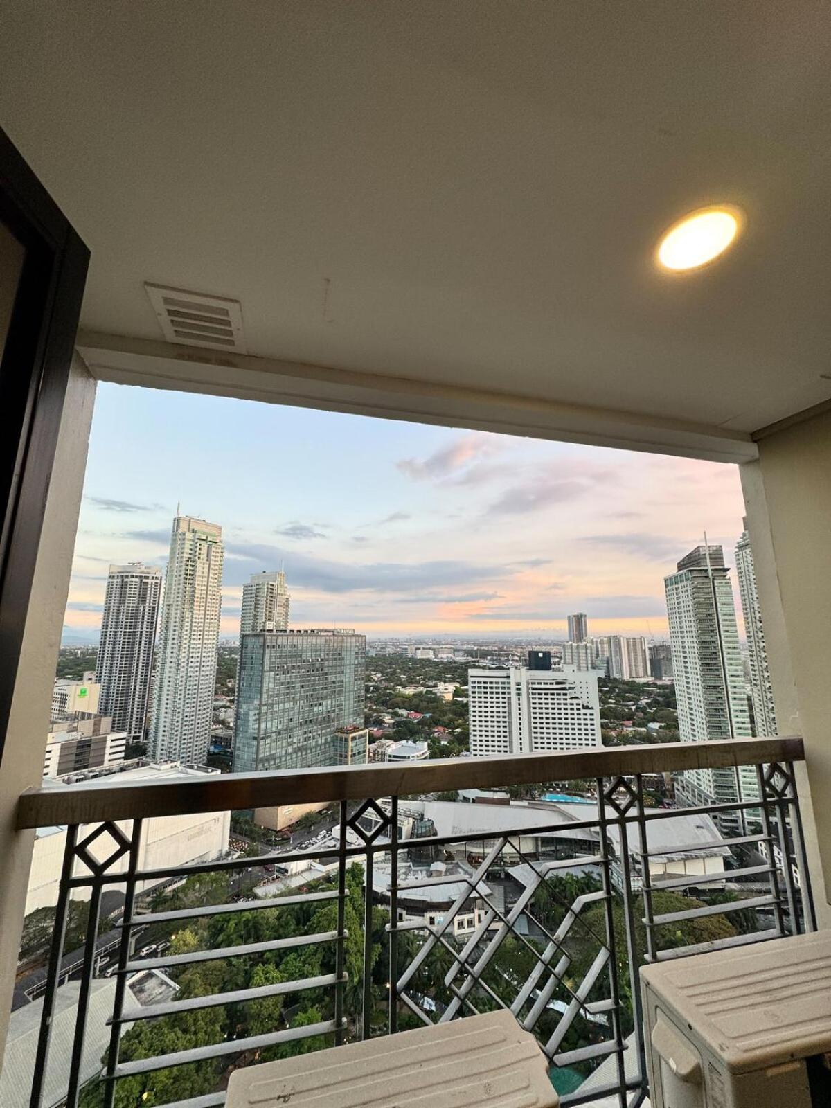 Intimate And Cozy One Bedroom Across Greenbelt Makati Apartment
