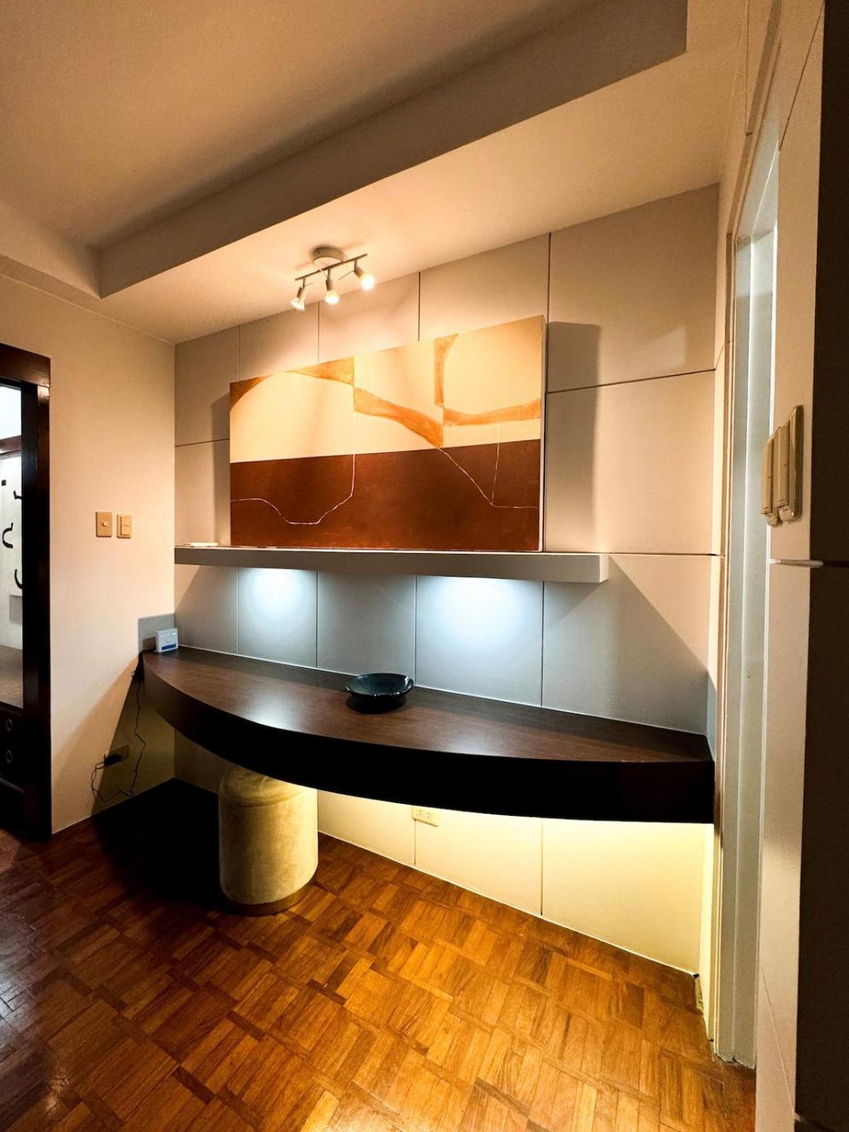 Intimate And Cozy One Bedroom Across Greenbelt Makati Apartment *