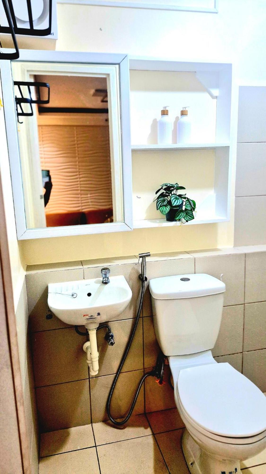 Veronica Grey's Staycation 2br Manila