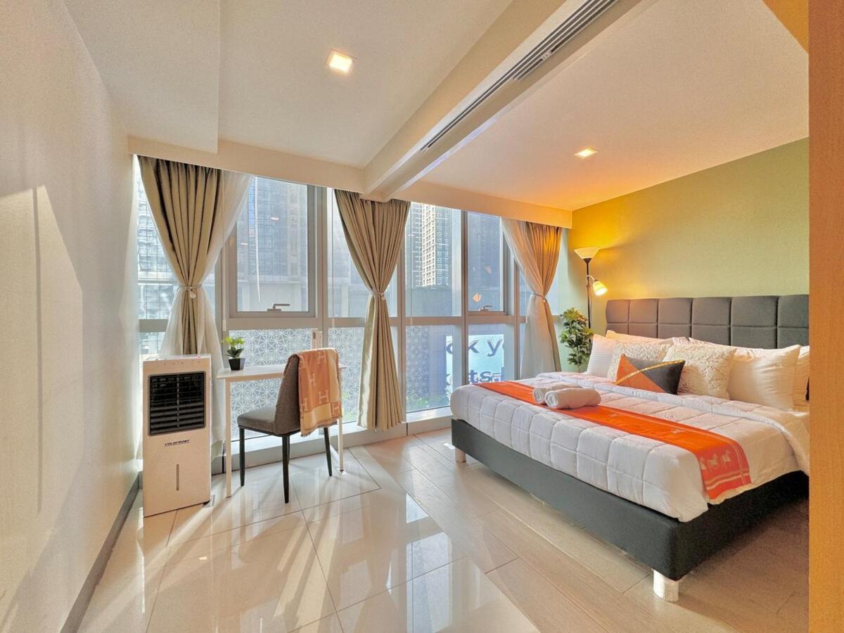 Modern Interiored In Uptown Bgc With Fastwi-fi Apartment