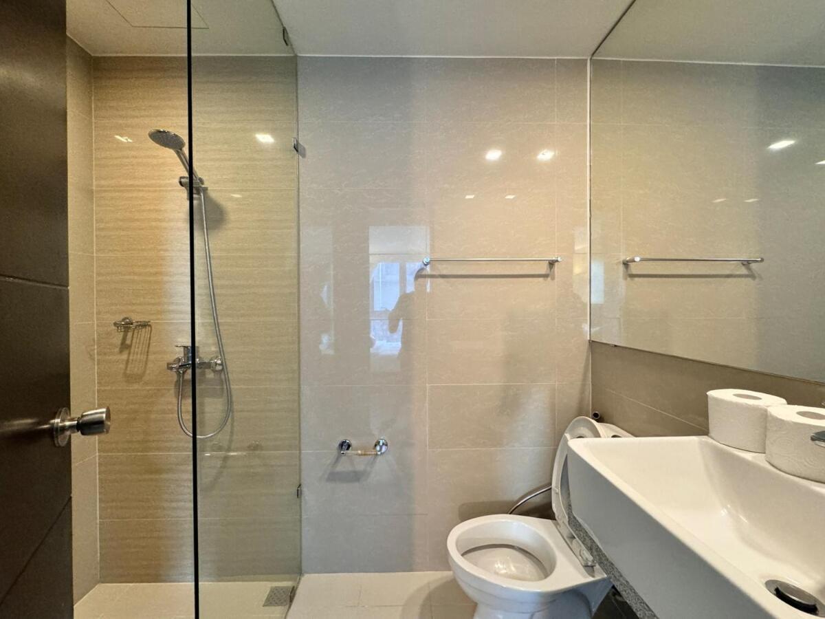 Modern Interiored In Uptown Bgc With Fastwi-fi *