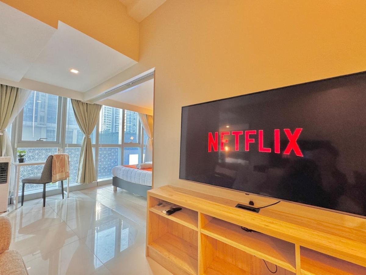 Modern Interiored In Uptown Bgc With Fastwi-fi Apartment Manila
