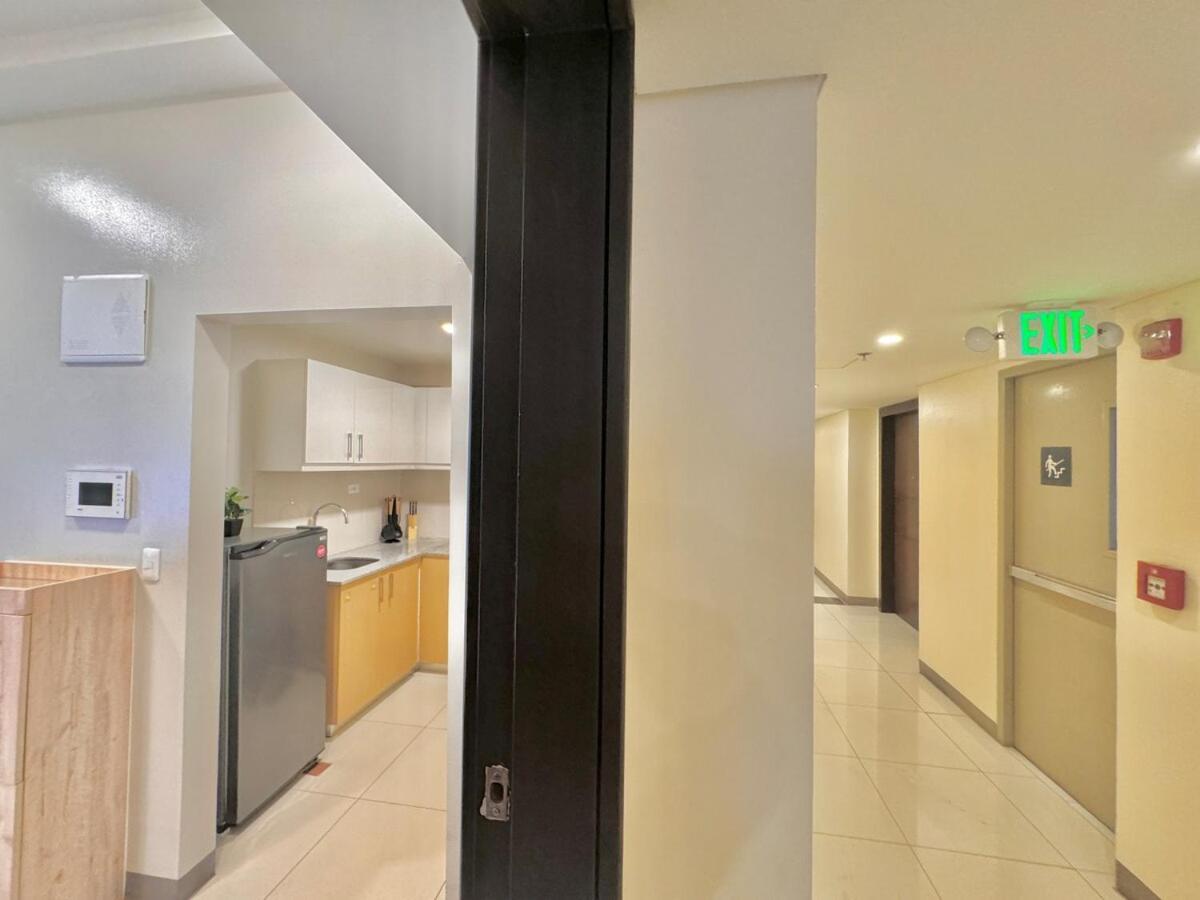 Apartment Modern Interiored In Uptown Bgc With Fastwi-fi Manila