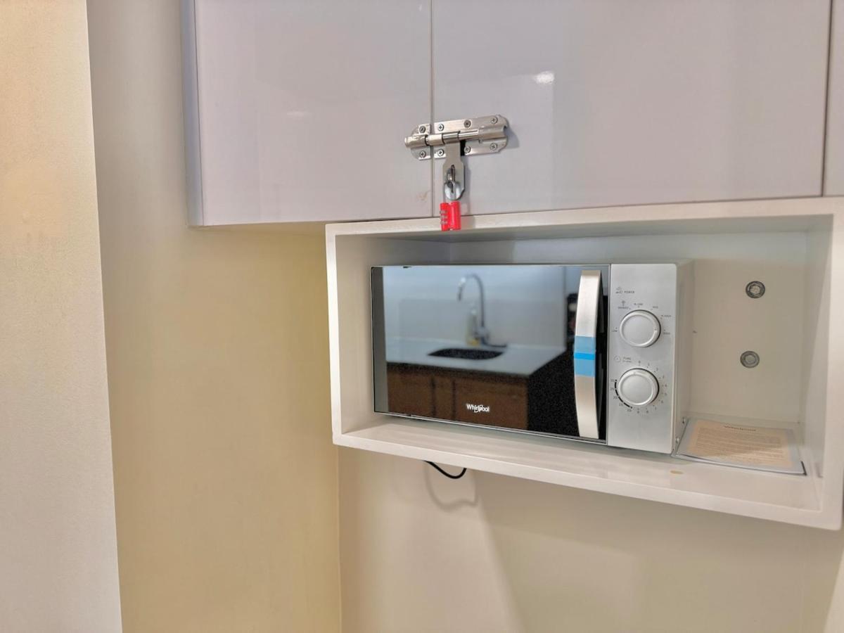 Modern Interiored In Uptown Bgc With Fastwi-fi Apartment Manila
