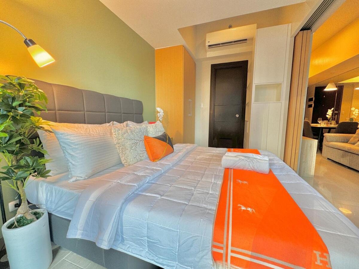 Apartment Modern Interiored In Uptown Bgc With Fastwi-fi