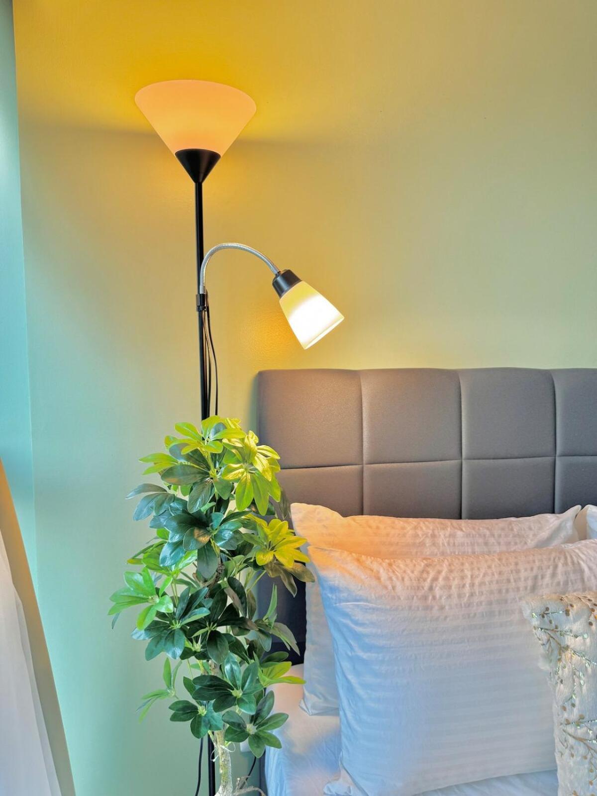 Modern Interiored In Uptown Bgc With Fastwi-fi Apartment Manila