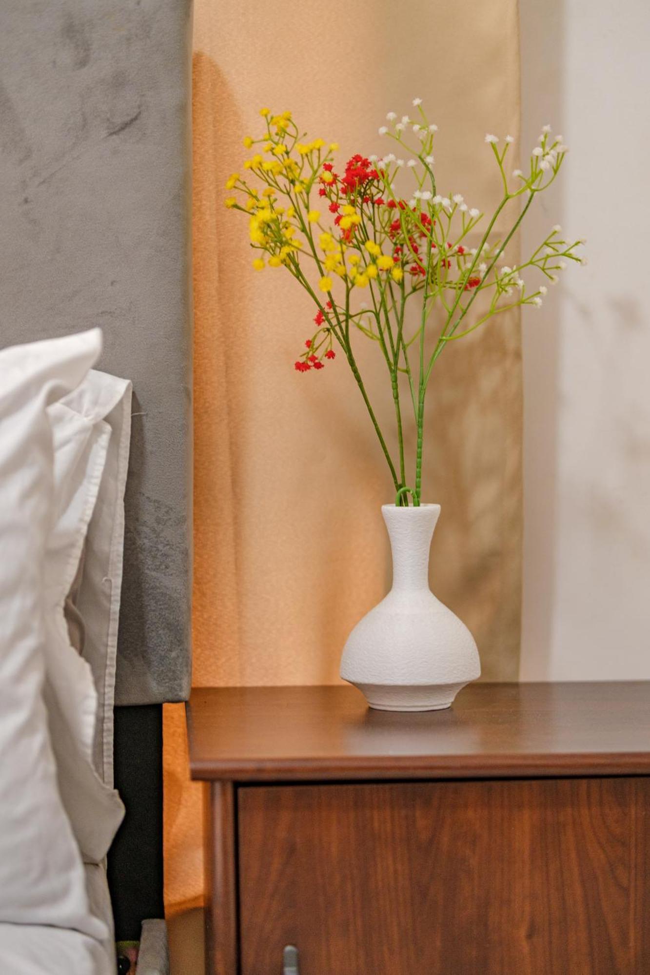 Cozy With Balcony Netflix Free Access To Pool And Gym 100mbps * Manila