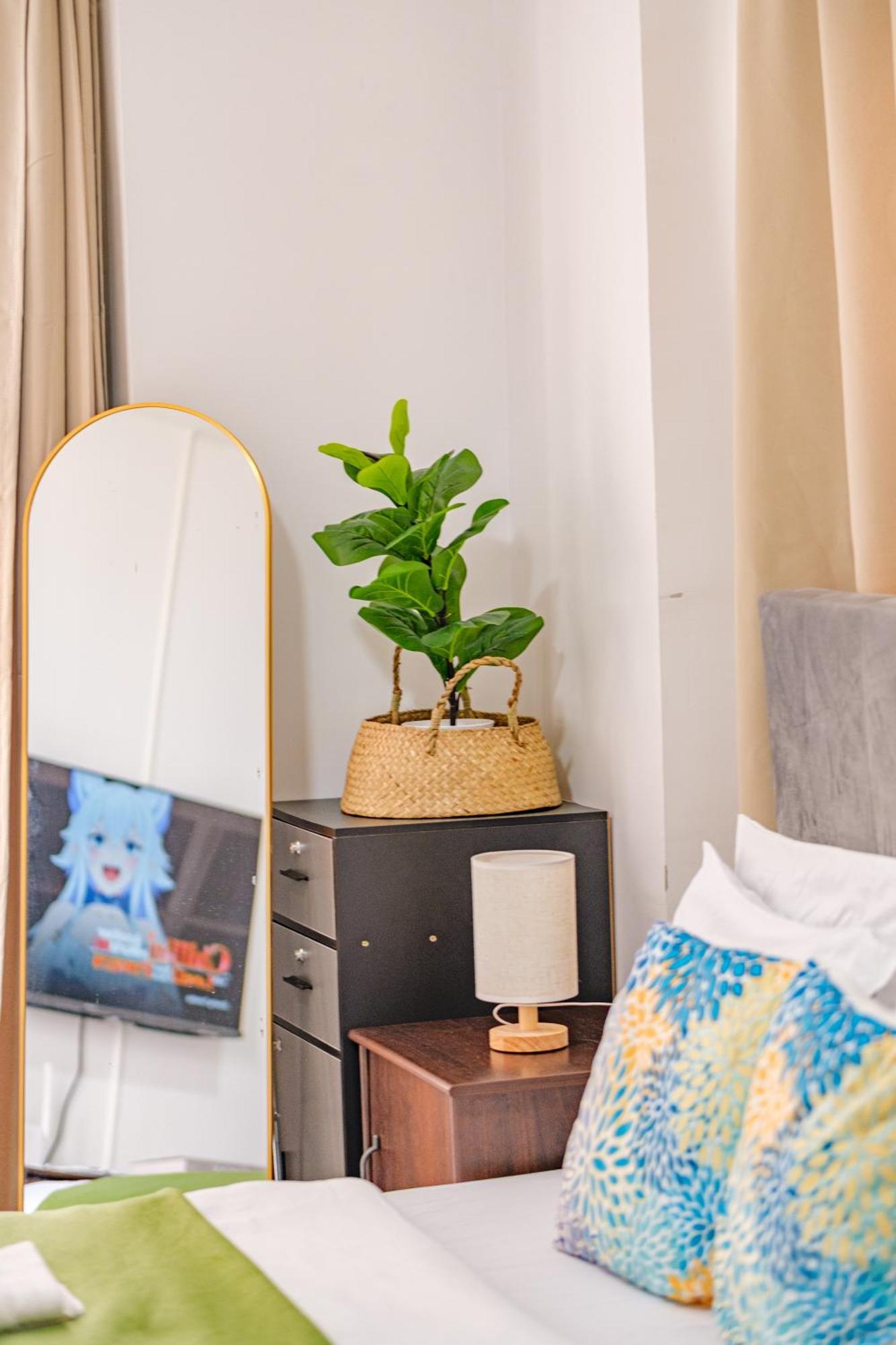 Cozy With Balcony Netflix Free Access To Pool And Gym 100mbps Manila