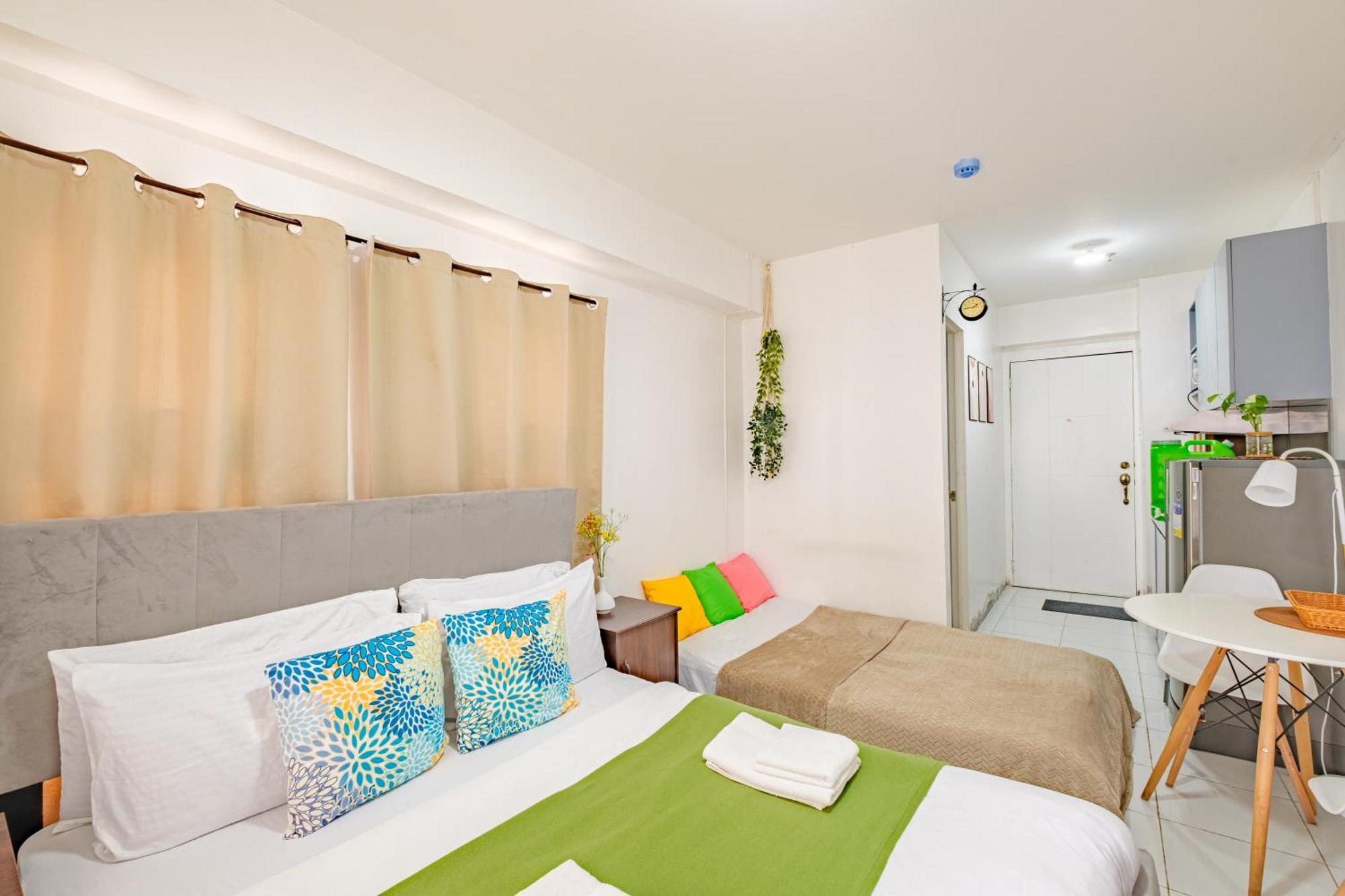 Cozy With Balcony Netflix Free Access To Pool And Gym 100mbps *