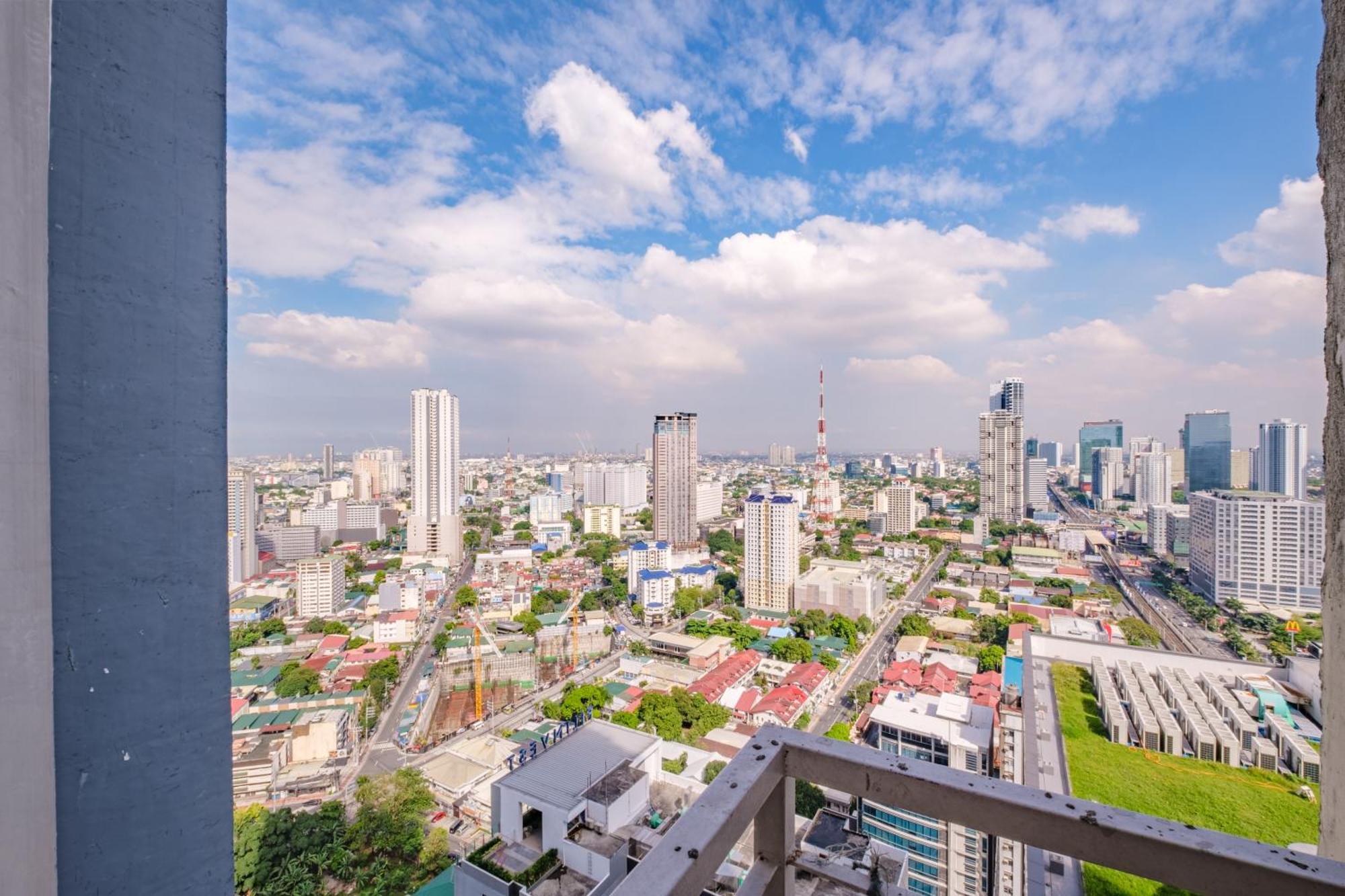 Cozy With Balcony Netflix Free Access To Pool And Gym 100mbps * Manila