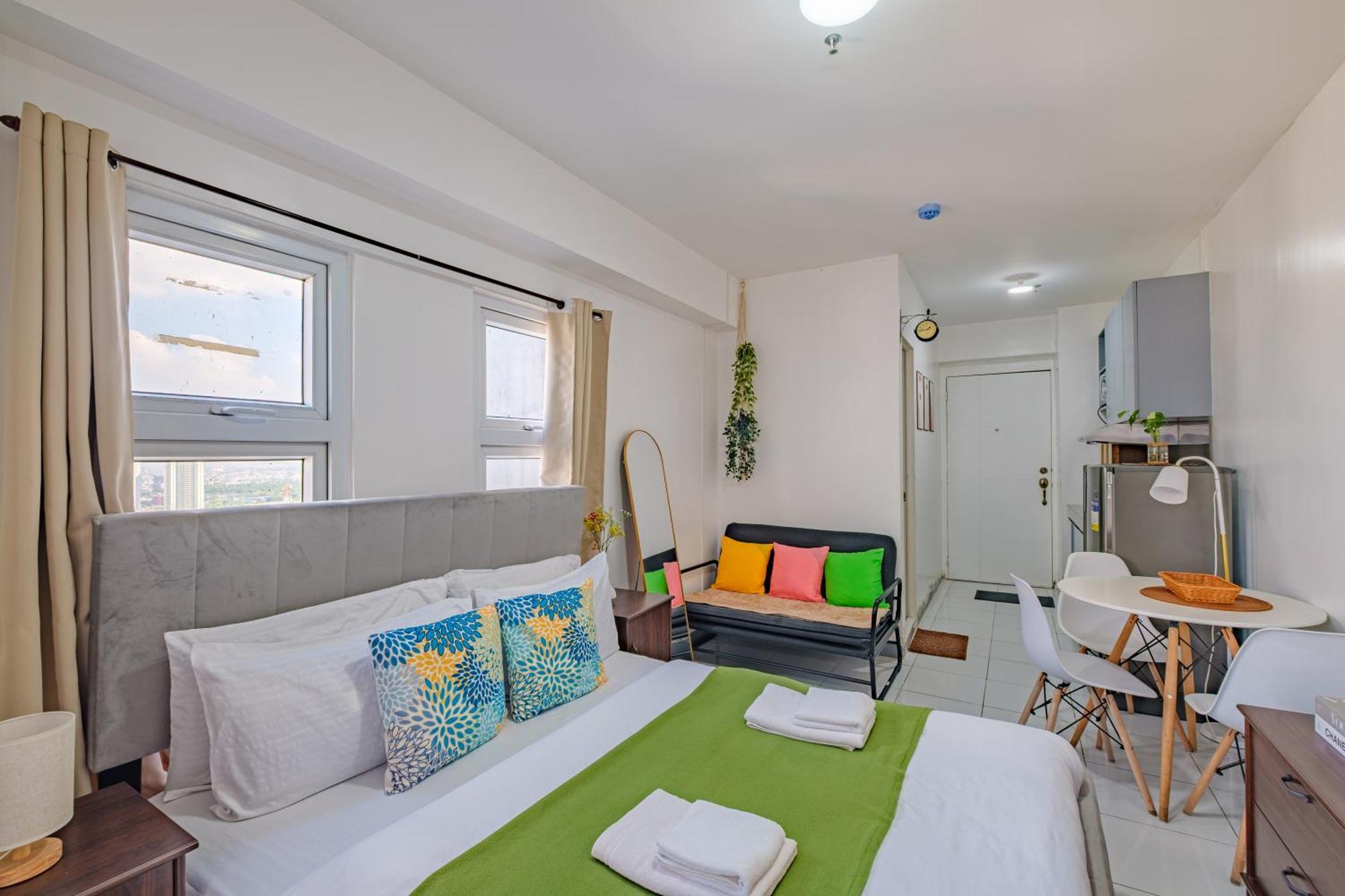 Cozy With Balcony Netflix Free Access To Pool And Gym 100mbps