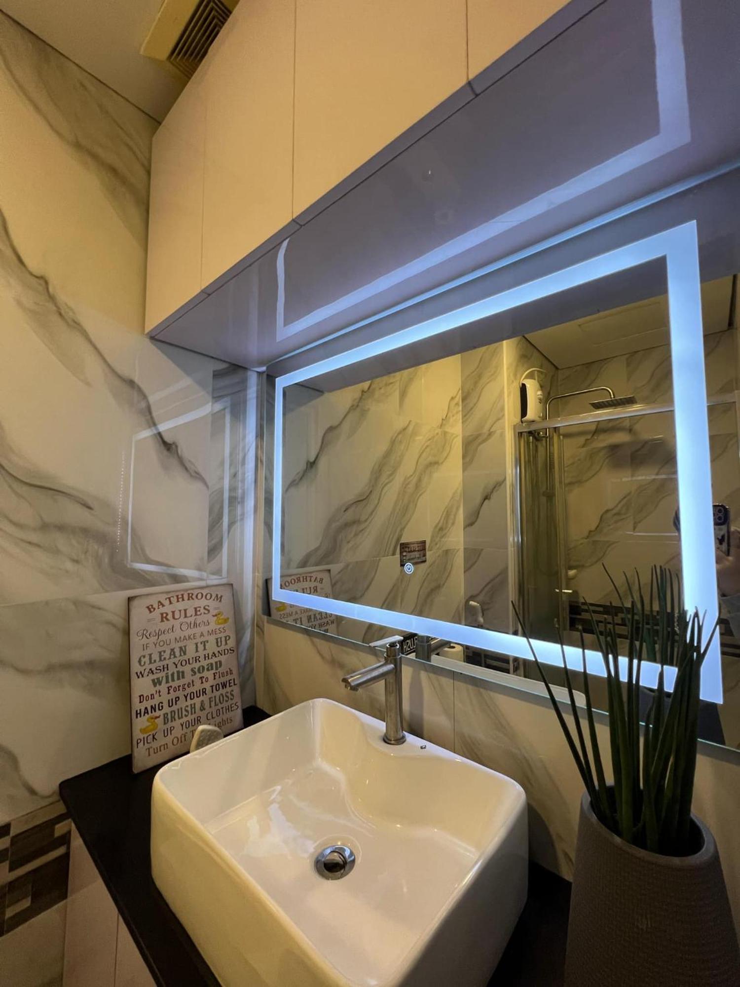 Affordable 1br, Balcony And Wifi At Light Apartment *
