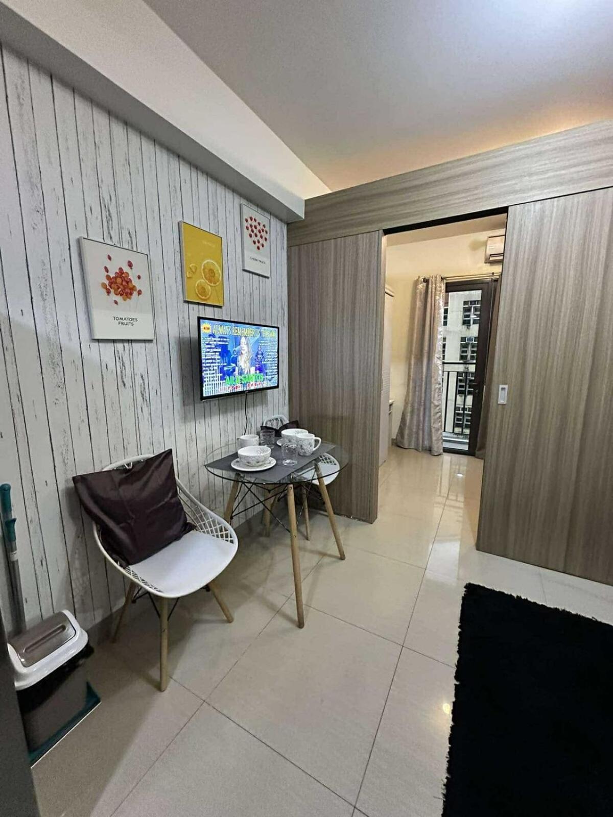 Sm Moa Shore Near Airport Pasay With Netflix * Manila