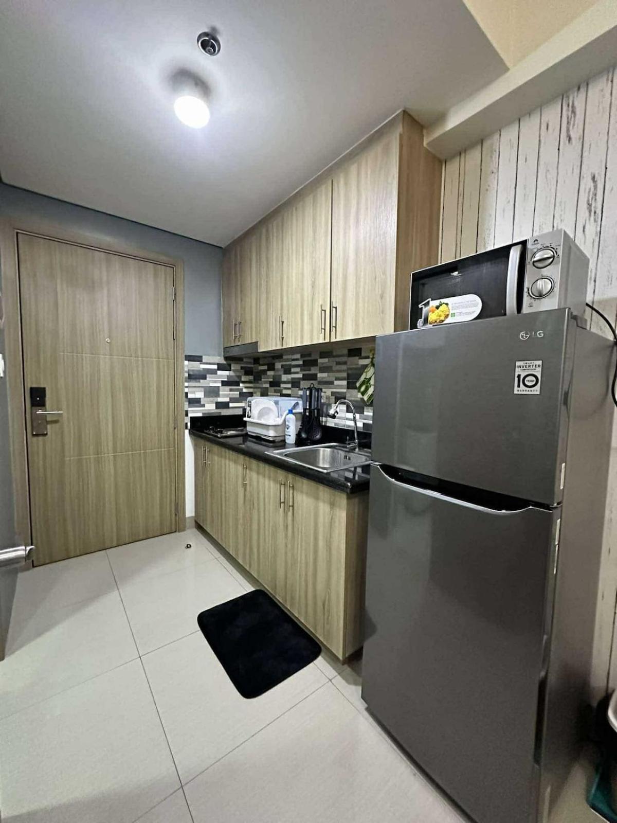 Sm Moa Shore Near Airport Pasay With Netflix Manila