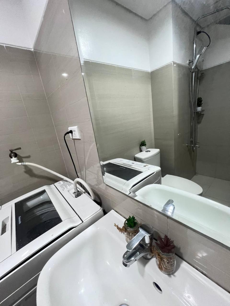 Unistay Shore Res W Bal Bay View Nr Moa * Manila