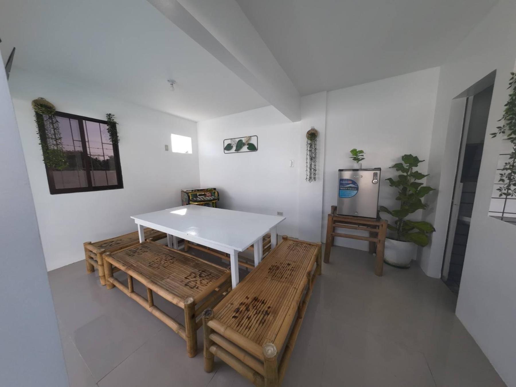 Balai Aurora Pool & Lounge *