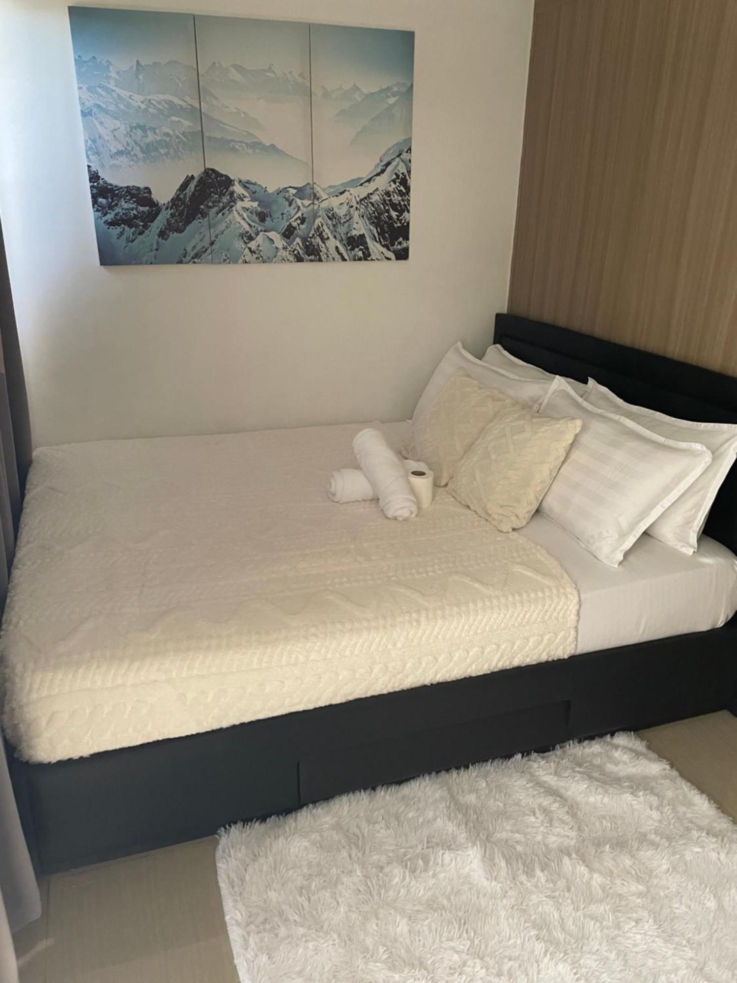 12 Minutes From Mall Of - Spacious With Balcony & Hot Shower Apartment Manila