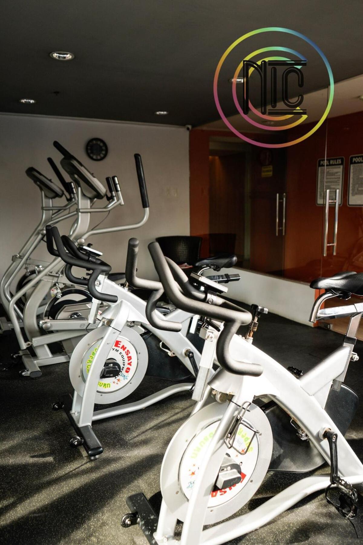 Cozy 2br Unitn Free Pool Gym With Karaoke Netflix * Manila