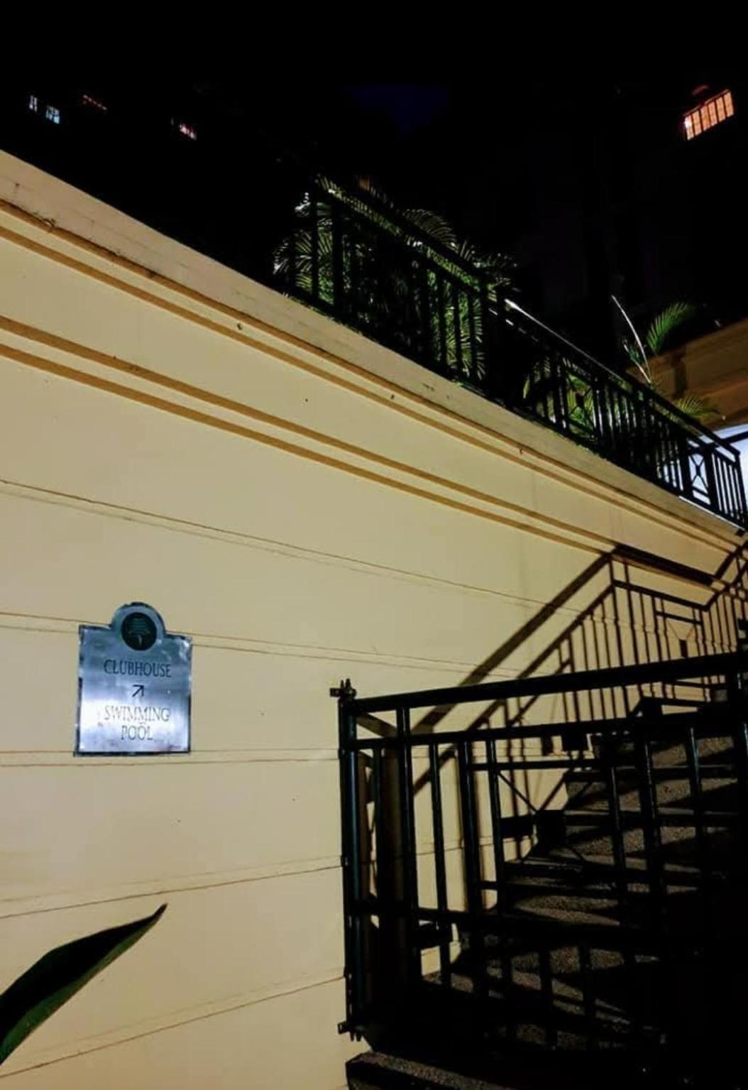 Greenhills Garden Square 2br & 2 Toilets * Manila