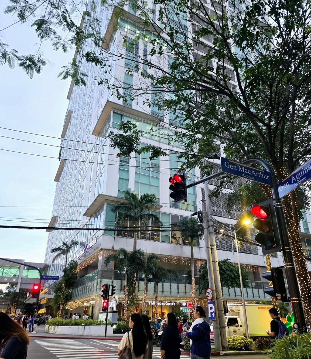 Manhattan * Manila