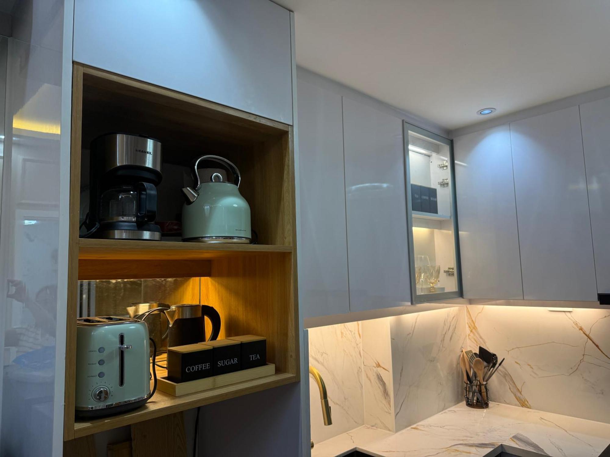 Yassis 2br Luxury Unit In Grass * Manila