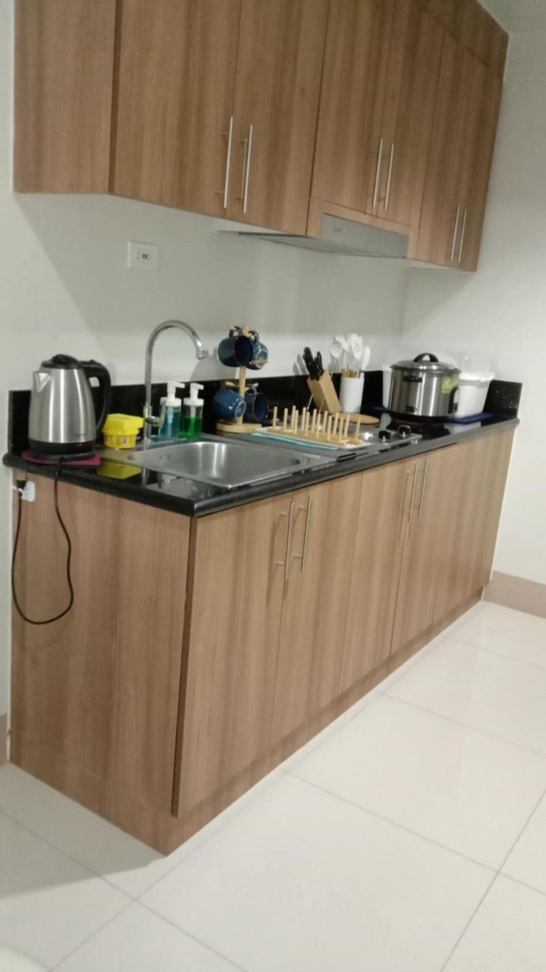 Shore 3 Tower 2 Near Moa Parking Wi-fi Netflix * Manila