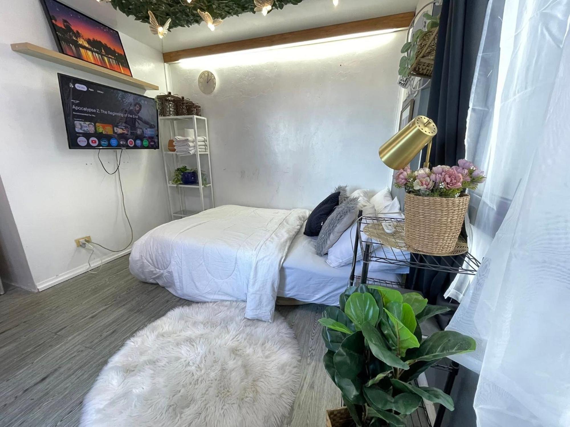 Apartment Stylish Unit In Ortigas Near Podium &