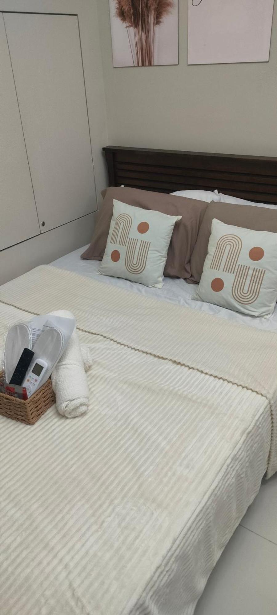 In Mandaluyong With Free Wifi And Netflix Apartment *