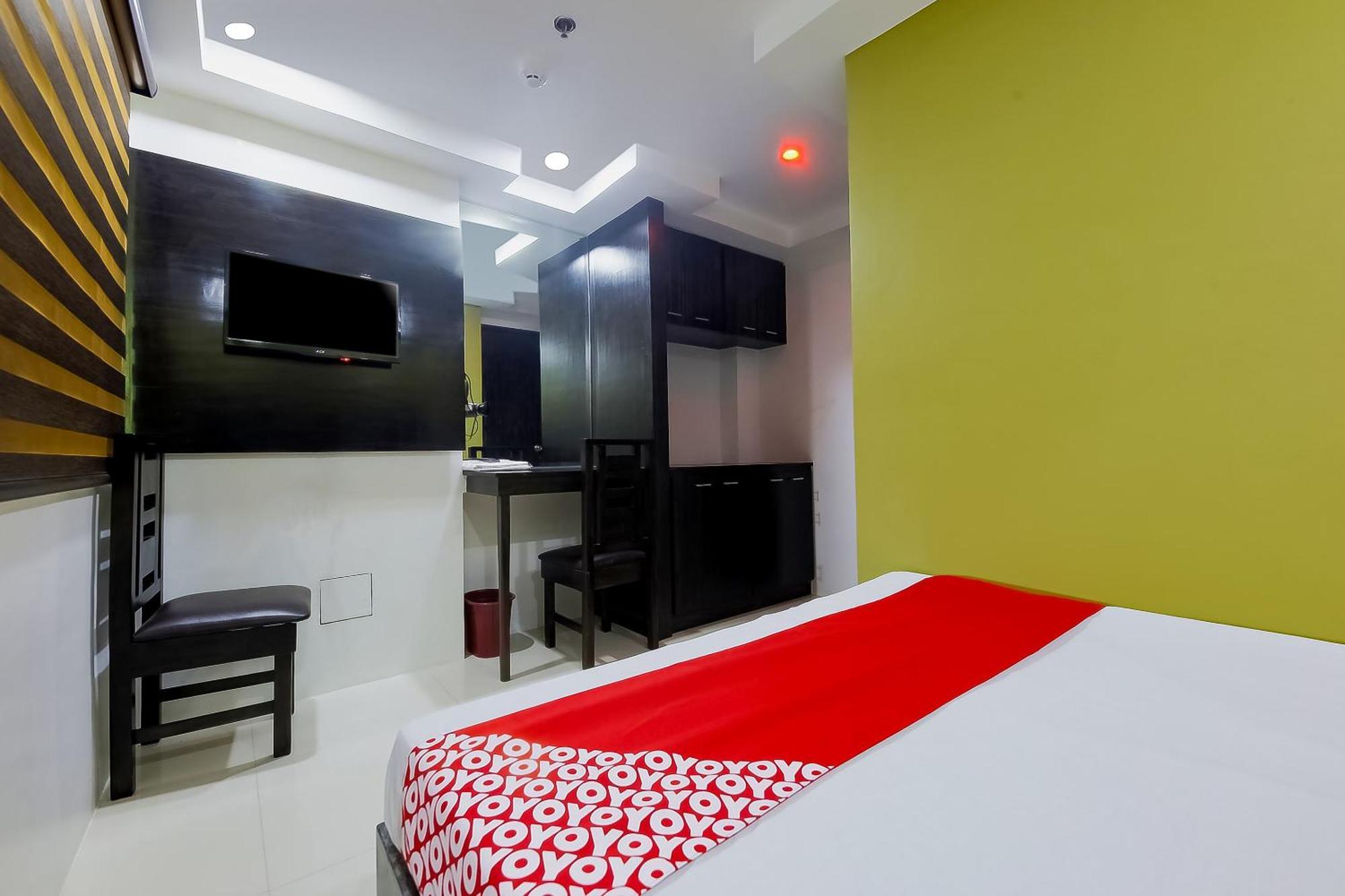 Hotel Reddoorz At Jqv Camarin 3*