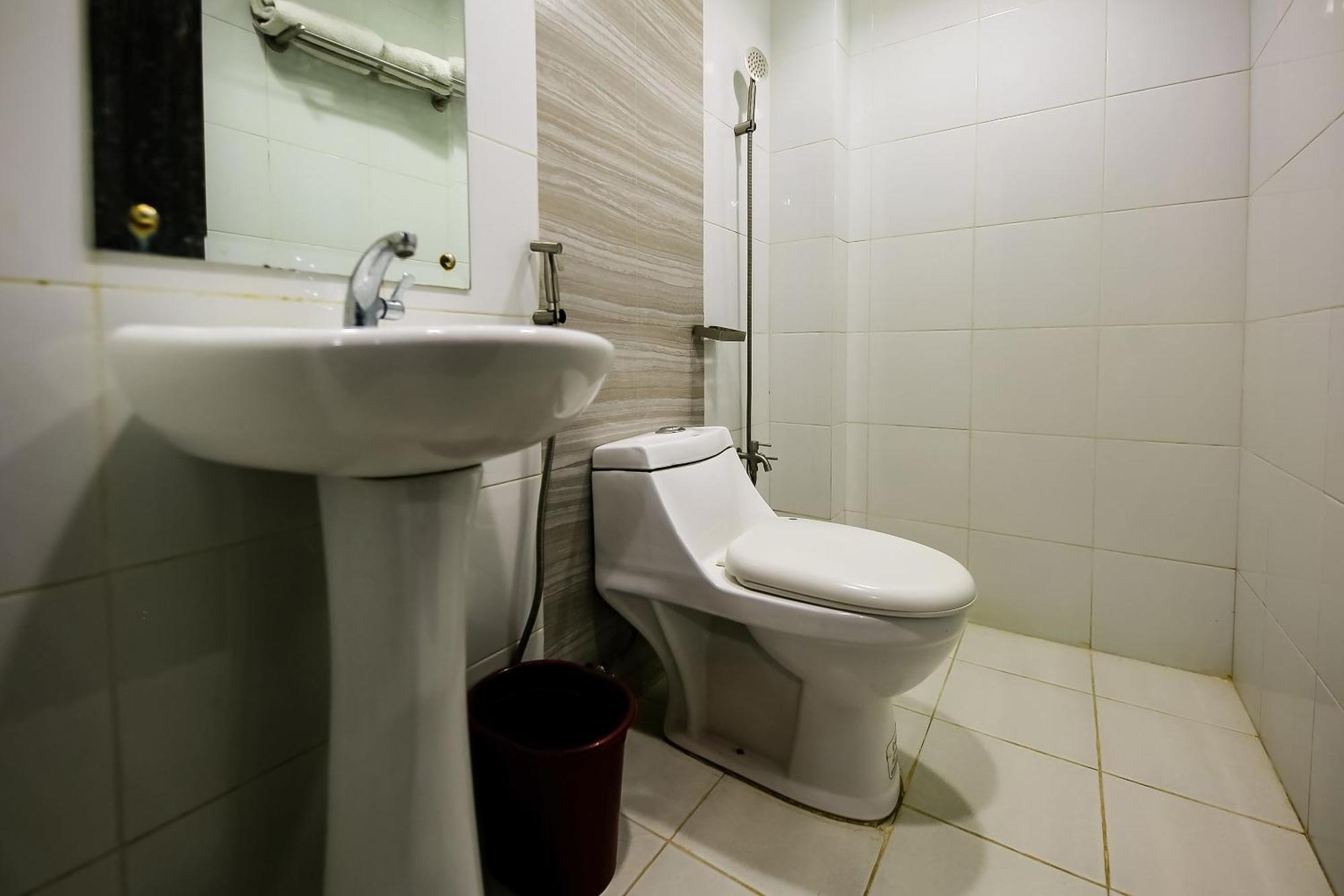 Hotel Reddoorz At Jqv Camarin