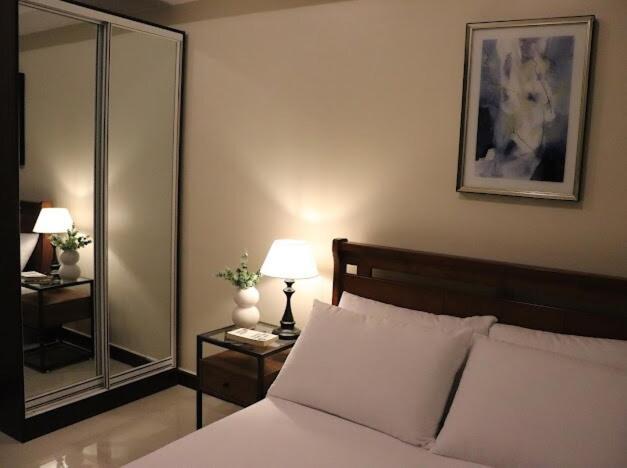 Rk Maisson Roiyale Aurora Escalades Cubao Apartment *