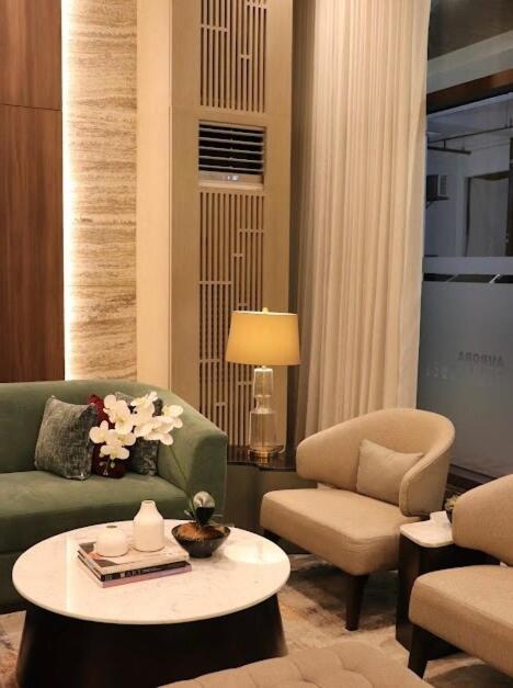 Rk Maisson Roiyale Aurora Escalades Cubao * Manila