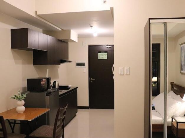 Rk Maisson Roiyale Aurora Escalades Cubao Apartment