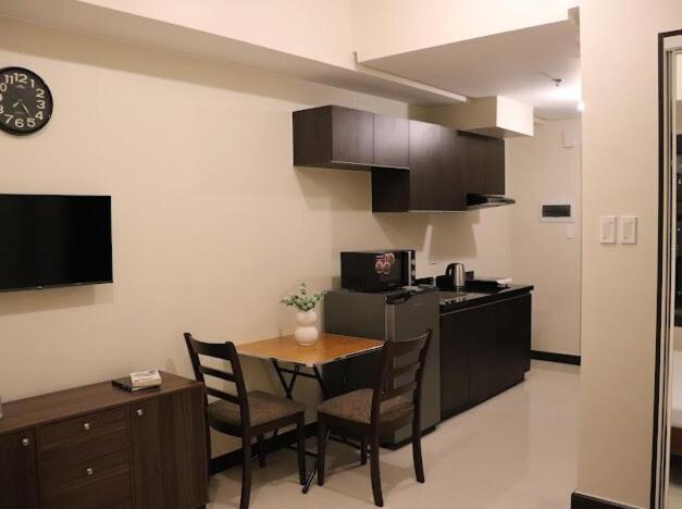Rk Maisson Roiyale Aurora Escalades Cubao Apartment Manila